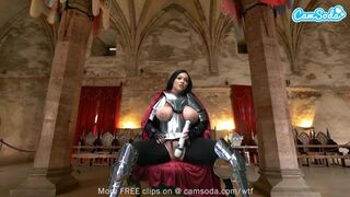 Ashlyn Peaks într-un cavaler-armored cosplay cu o baghetă magică
