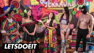 Sophia Leone şi fetele adolescente ale Nataliei Nix în orgie fierbinte