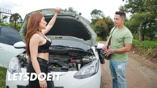 Hot Latino John Leela Moon şi-o trage cu mecanicul lui