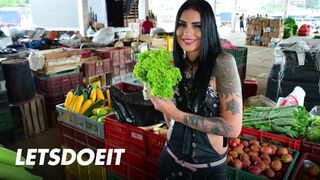 Fata maro Melina zapata ma ales adânc în păsărica ei matur - latina milf