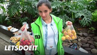 Latin milf Mary buton spray-uri pe fata ei dupa sex fierbinte