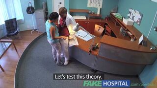 Pacientul aude un doctor care şi-o trage cu o asistentă