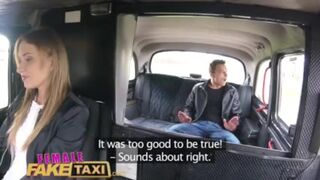 Un tip tânăr care şi-o trage cu păsărica lui Angel Piaff într-un taxi fals