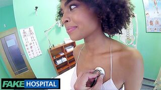Fată de colegiu negru brazilian fierbinte examen medical la spital fals
