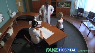 Pacienţii blonzi salvează factura cu un sex oral fierbinte