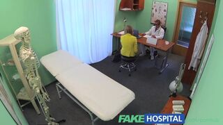 Lustrofobe blonde rus pacient iubește o asistentă medicală frumoasă