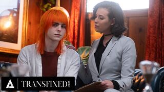 Jean Hollywood colibri terapeut lesbiene Casey Calver cu o transă