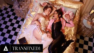 Regina zânelor Emma Rose și April Olsen pe curea sălbatică dracu 'anal