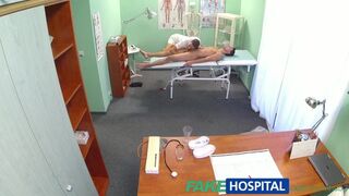 Asistenta mea Melone îi masează pula pacientului şi apoi e naşpa şi e naşpa