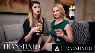 Sarah Vandella și Casey Kisses " joc dracului în timp ce soțul lucrează