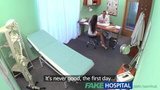 Tânărul doctor al naibii de sexy nouă asistentă medicală la spital