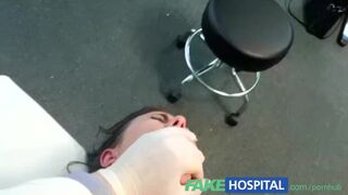 Spital fals: tratamentul sexual face un pacient minunat sa saliveze cu durere