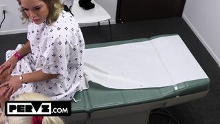 Mimi Monet e un seducător mare la biroul doctorului