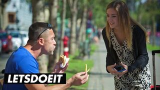 Turist german Lullu Gun devine păsărica ei Juicy Fuked în străinătate - LATSDOEIT