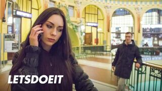Arwen Gold are o minte strâns pofta o aventură cocoș străin
