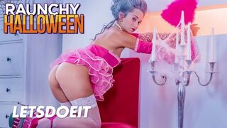 Shrima Malati este un iubit matur mascat sărbătorind Halloween-ul cu sex dur