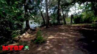Prietena mea Jessie Saint este în pădure înghiţind coada lui Sean Lawless