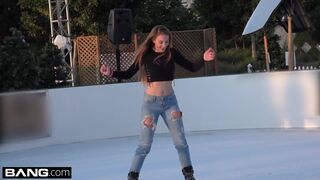 Jessie Wylde urmăreşte arta sexului oral în public