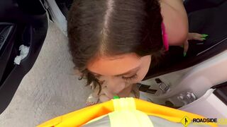 Păsărica lui Natalie Brooks se fute pe un drum public