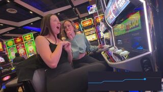 Nadia Foxx şi Serenity Cox încearcă să evite plăcerea în urmărirea jackpot-uri