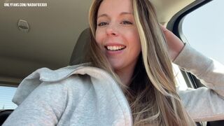 Ziua unei camgirl: testarea de noi jocuri în banda auto și centrul comercial, plăceri orgasme seriale