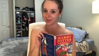 Isteric Harry Potter lectură așezat pe vibratoare proteze