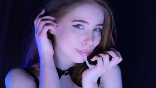 Fata rosie fierbinte Mollyredwolf se bucură de dracului de neoprit