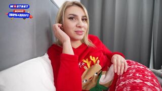 Mama Mostoha se dăruieşte fiului ei vitreg ca un cadou de Crăciun