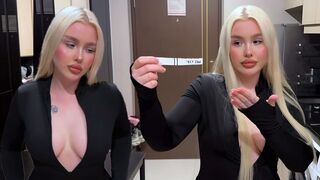 Mizerabila mamă vitregă a făcut un scandal: mi-a luat scula în gură şi a sunat-o pe fiica mea!