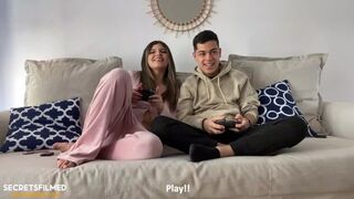 Video player pariuri pe supt sora mea vitregă