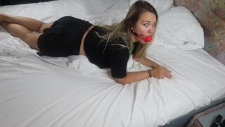 Bani sau fund? Adolescentul amator plăteşte cu fundul şi gustă