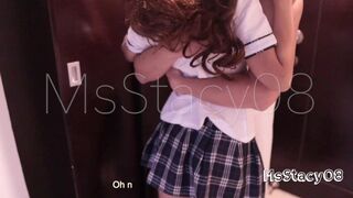 Adolescentul asiatic Pinay şi-o trage cu tatăl ei vitreg în faţa şcolii