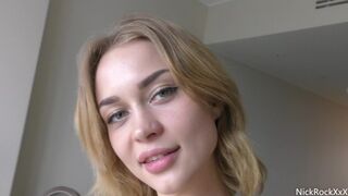 Loren Strawberry are un anal de păsărică adolescent strâns în hotel