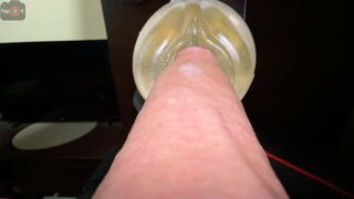 Băiat gata să geamă și dracu 'păsărică fals până la iarnă