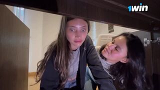 Nu am observat că menajera mea era atât de sexy, încât era înăuntru să cureţe biroul