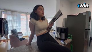 Fosta mea prietenă lesbiană mă cheamă să mă masturbez în faţa ei şi să pulverizez ca o fântână