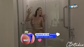 Tata intră mereu în baie când fac duş