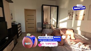 Tata vine mereu în camera mea după un duş