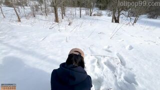 Fata de fitness din Asia a futut tare in frig la -20 ° C