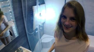 - Sper că părinţii noştri nu aud