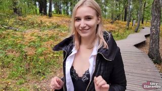 Mergând prin pădure, o regulez pe sora mea vitregă în Pov