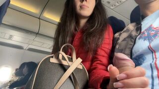 Avion riscant supt în fața unei case - eliberare cocoș public