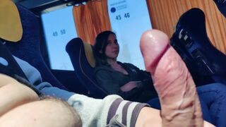 Adolescent străin suge tipul din autobuz