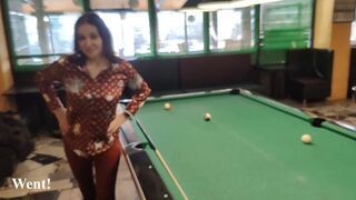 E o scurgere imensă de instinct din păsărica mamei mele vitrege după rahatul din sat