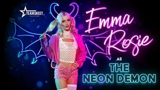 Demonul neon imploră o sculă cu ochii lui mari verzi