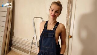 I-am tras-o lucrătorului pentru că el nu a făcut treaba la timp, și am venit în fața lui