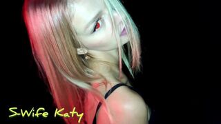 Halloween dracului cu Kady: sex oral sălbatic și spray față