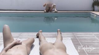 Flashing și deversare la un străin într-o stațiune nudistă!