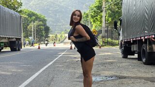Teen model pierde cheile de la mașină și plătește un STRANGER cu un BJ și un HARD FUCK pentru a obține acasă-Abella Olsen