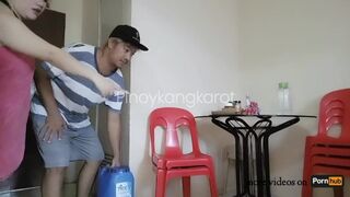 Un tip ud şi-o trage tare cu o adolescentă sexy